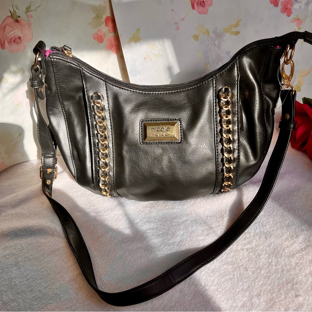 EUC Nicole By Nicole Miller Black Faux Leather Shoulder Bag w/Gold Chain Detail